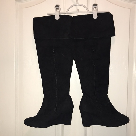🥾 Black Swede Knee High Wedge Boots WB11 - Picture 2 of 3